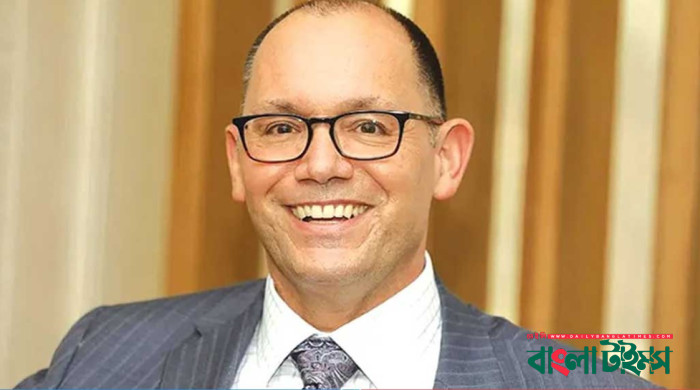 বড়দিনের ছুটি কাটিয়ে ঢাকায় ফি‌রলেন পিটার হাস